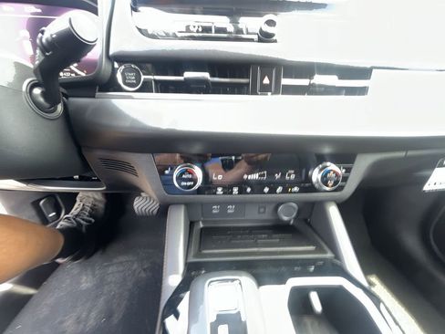 Used 2025 Mitsubishi Outlander SE FWD image 19