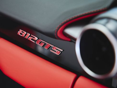 Used 2021 Ferrari 812 GTS image 35