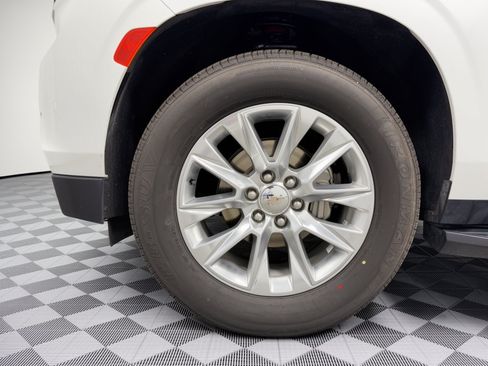 Used 2024 Chevrolet Suburban Premier RWD image 13