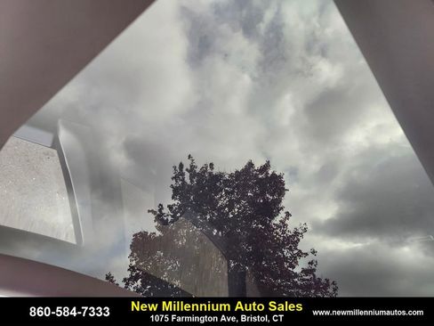 Used 2020 Tesla Model Y Long Range image 18