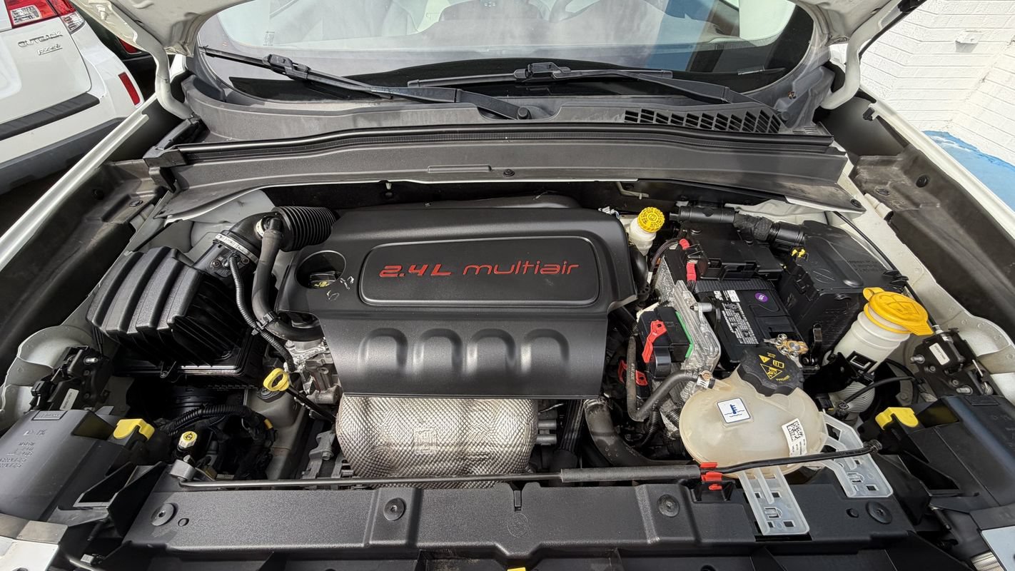 Used 2015 Jeep Renegade Limited w/ Safety & Security Group I FWD image 13