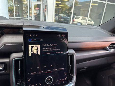 Used 2025 GMC Yukon Denali image 42