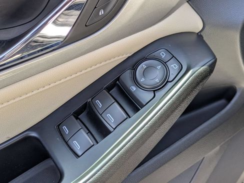 Used 2023 Chevrolet Traverse LS FWD image 11