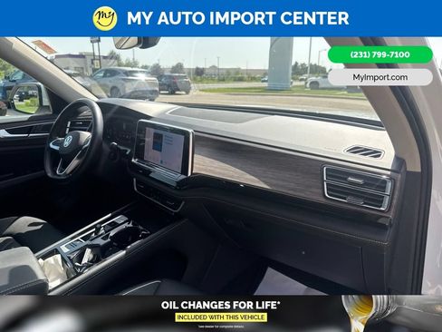 Used 2025 Volkswagen Atlas SEL Premium R-Line AWD/4WD image 31