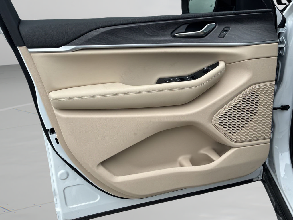 New 2025 Jeep Grand Cherokee Limited RWD image 38