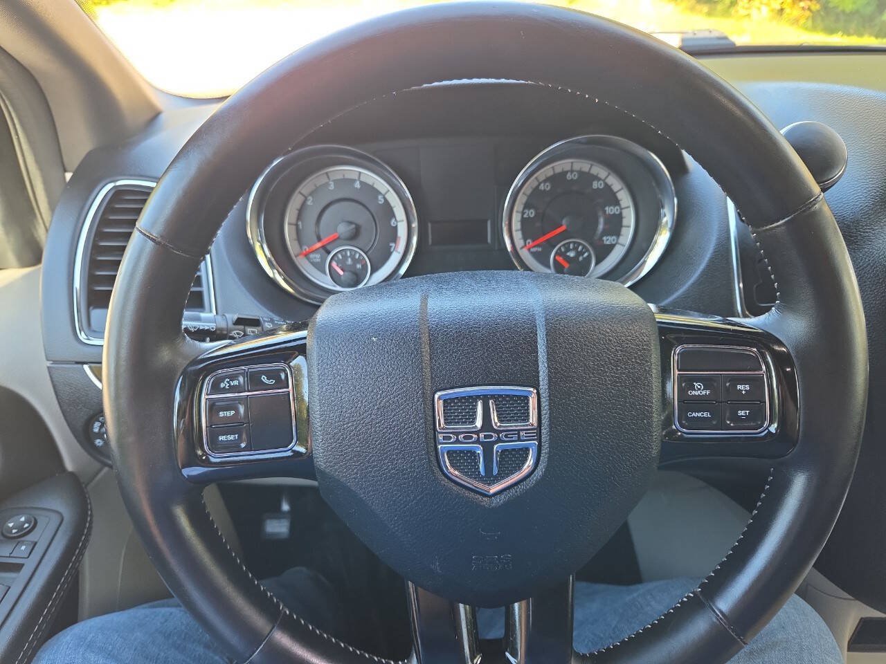 Used 2018 Dodge Grand Caravan SXT w/ Driver Convenience Group FWD image 12