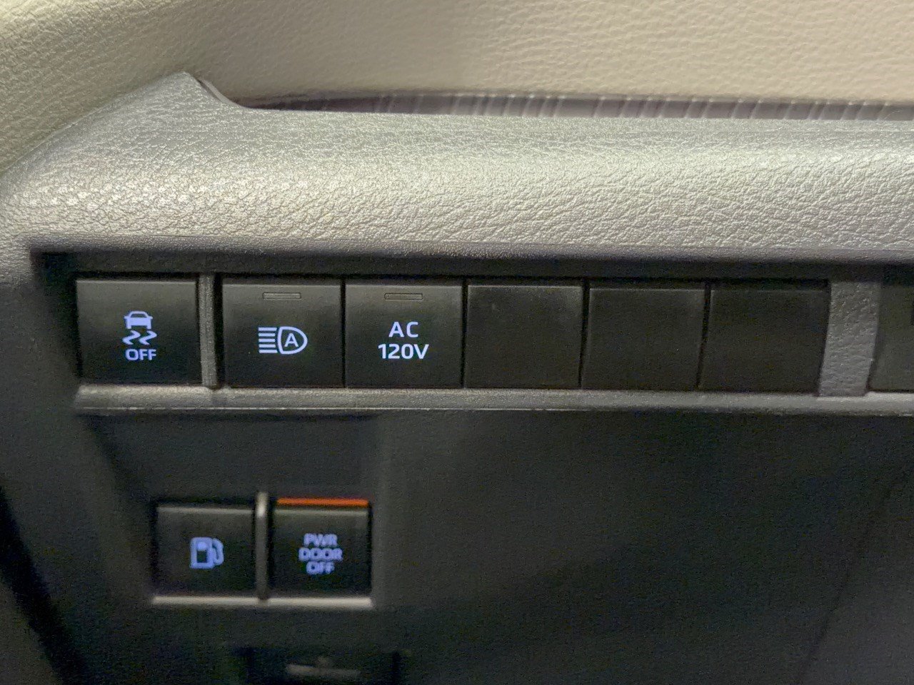 Used 2023 Toyota Sienna XLE w/ XLE Plus Package AWD/4WD image 33