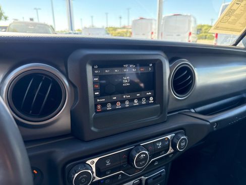Used 2023 Jeep Wrangler Unlimited AWD/4WD image 16