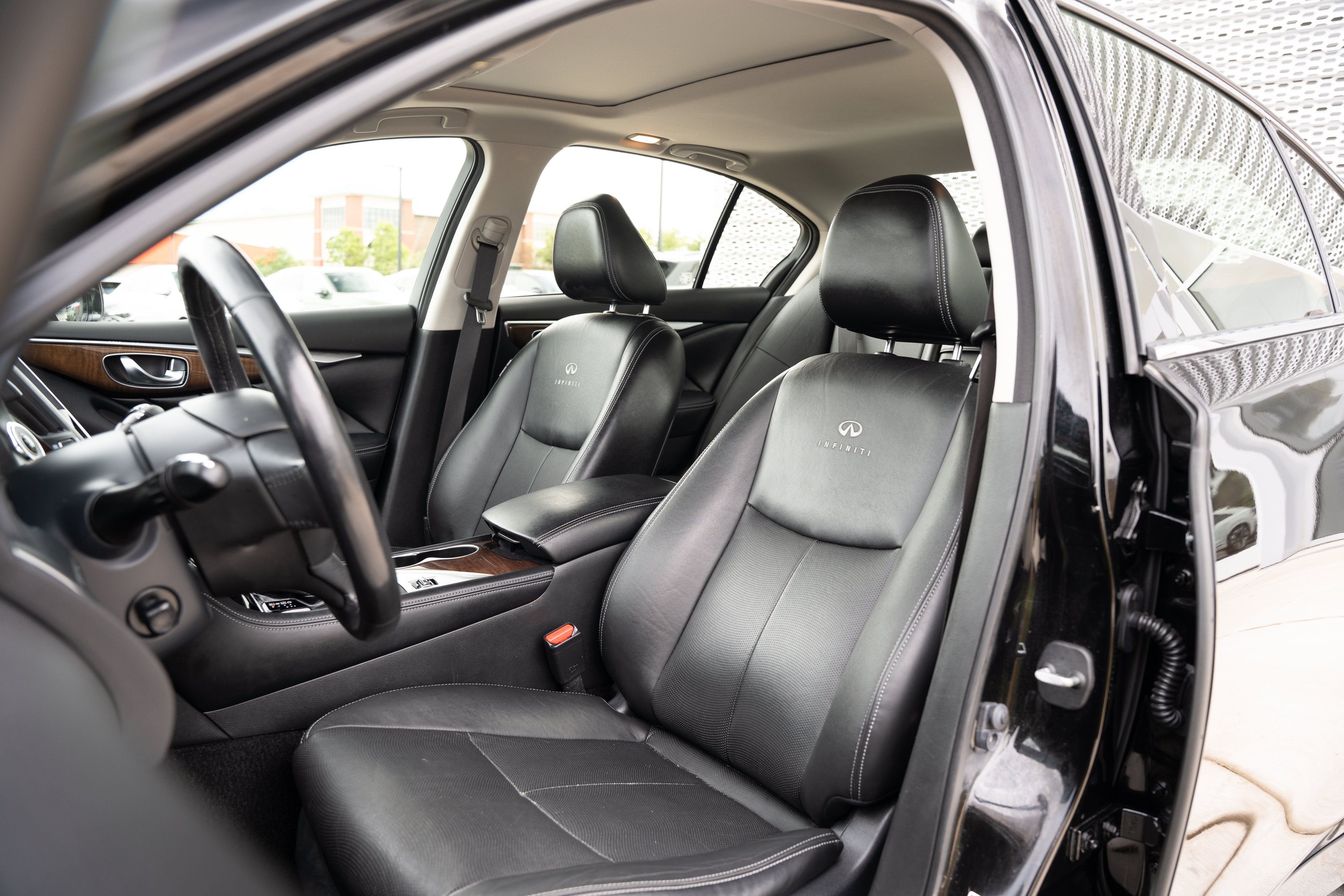 Used 2014 INFINITI Q50 Premium w/ Deluxe Touring Package AWD/4WD image 17