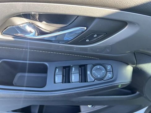 Used 2023 Chevrolet Traverse LT AWD/4WD image 19