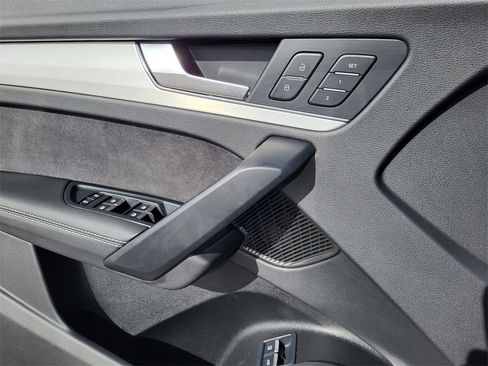Certified 2024 Audi Q5 e Premium Plus w/ Premium Plus Package image 9