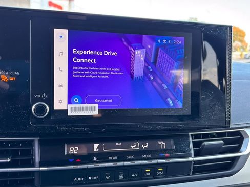 Certified 2025 Toyota Sienna LE image 33