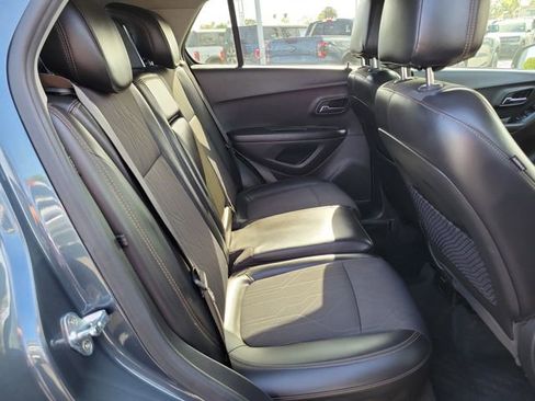 Used 2021 Chevrolet Trax LT w/ LT Convenience Package image 19