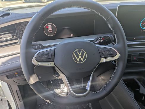 New 2026 Volkswagen Tiguan SE AWD/4WD image 18