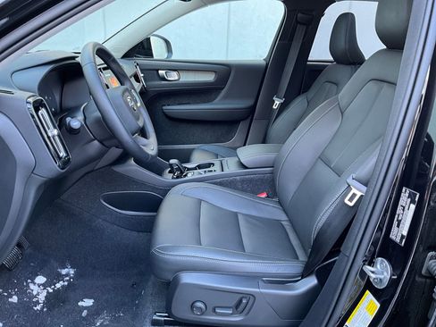 New 2025 Volvo XC40 B5 Core w/ Protection Package Premier image 9