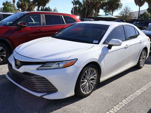 Certified 2019 Toyota Camry XLE image 1