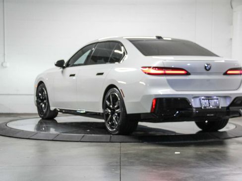 Certified 2023 BMW 740i w/ Parking Assistance Package image 4