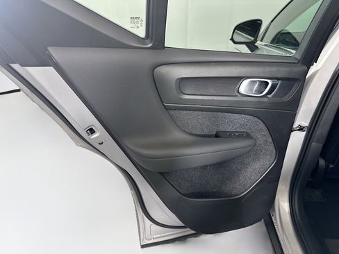 Used 2025 Volvo XC40 B5 Plus AWD/4WD image 27