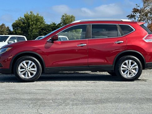 Used 2016 Nissan Rogue SV FWD image 2