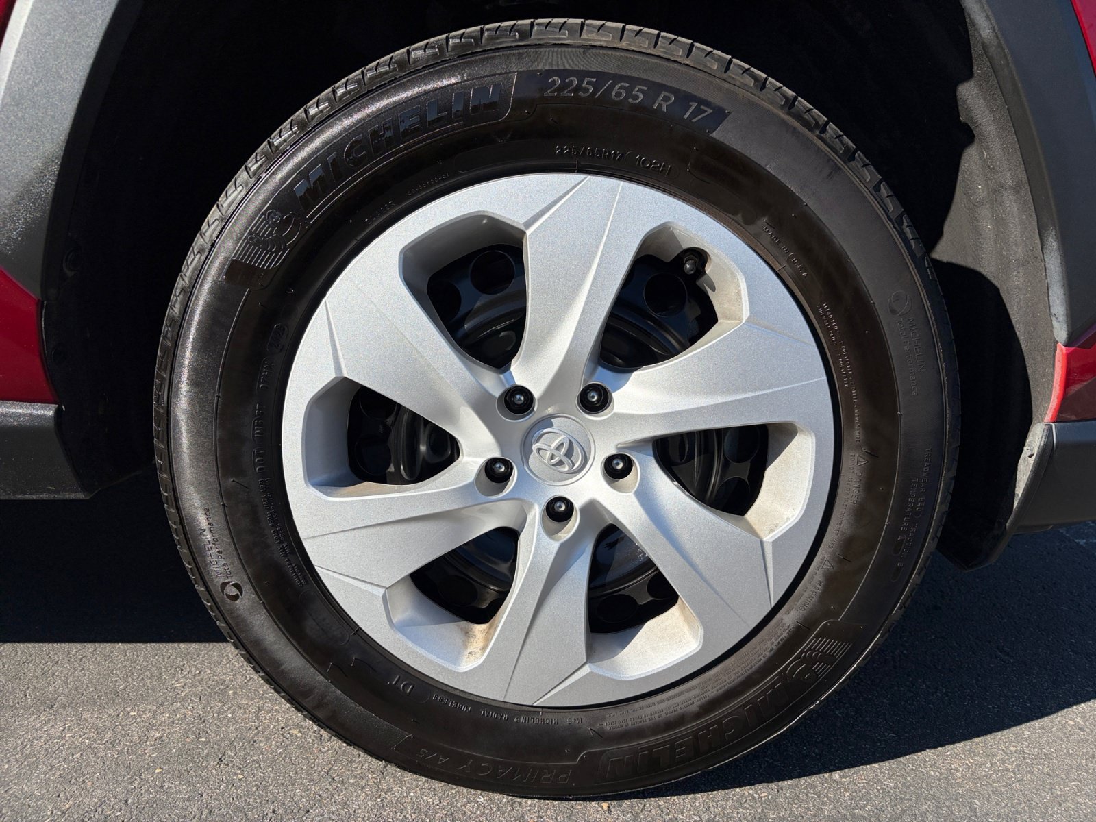 Used 2025 Toyota RAV4 LE AWD/4WD image 30