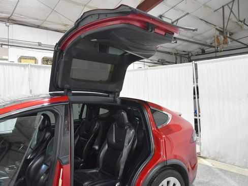 Used 2017 Tesla Model X 75D AWD/4WD image 33