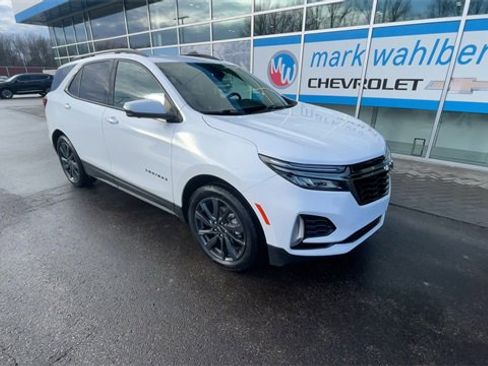 Certified 2022 Chevrolet Equinox RS w/ Infotainment Package image 2