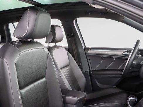 Used 2023 Volkswagen Tiguan SE R-Line image 28