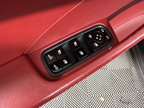 Used 2021 Porsche Panamera w/ Premium Package RWD image 18