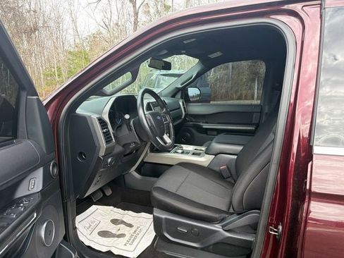 Used 2021 Ford Expedition XLT image 4