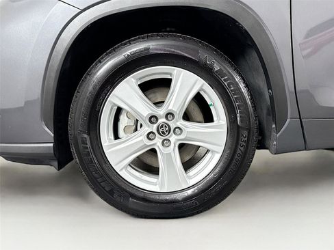 Certified 2025 Toyota Highlander LE FWD image 42