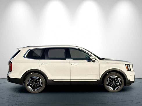 New 2025 Kia Telluride S image 3