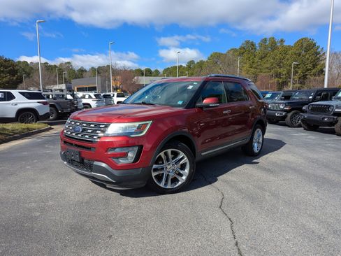 Used 2017 Ford Explorer Limited w/ Class II Trailer Tow Package image 1