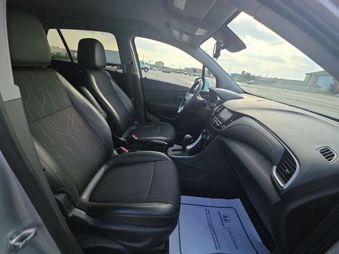Used 2020 Chevrolet Trax LT w/ LT Convenience Package FWD image 31
