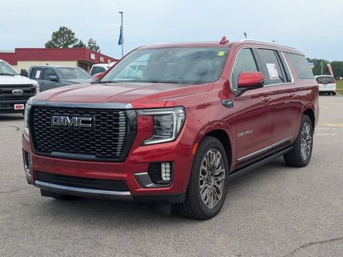 Used 2023 GMC Yukon XL Denali Ultimate AWD/4WD image 6