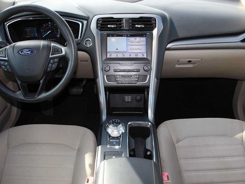 Used 2019 Ford Fusion SE FWD image 27