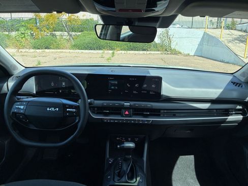 Used 2025 Kia K4 LXS image 32