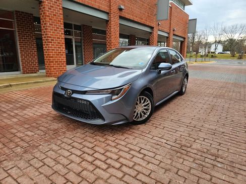 Used 2022 Toyota Corolla LE image 3