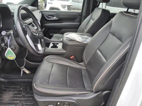 Used 2023 GMC Yukon SLT w/ SLT Premium Package RWD image 4