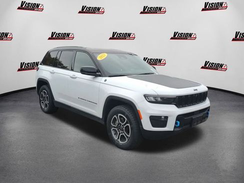 Used 2023 Jeep Grand Cherokee Trailhawk w/ Luxury Tech Group III image 3