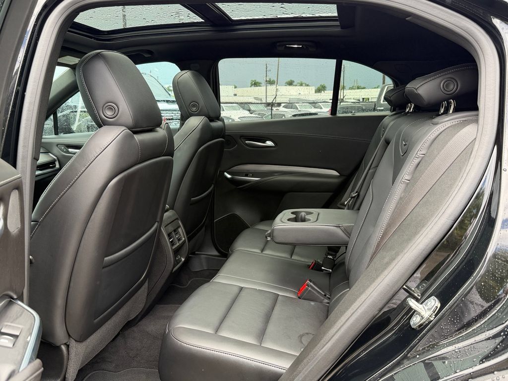 Used 2024 Cadillac XT4 Premium Luxury FWD image 11