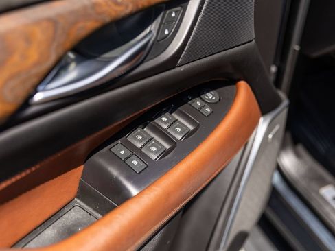 Used 2019 Cadillac Escalade Luxury AWD/4WD image 31