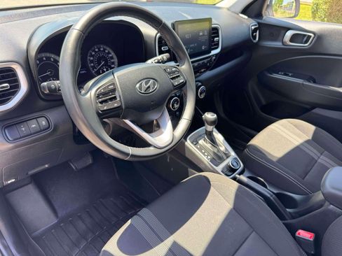 Used 2021 Hyundai Venue SEL FWD image 10