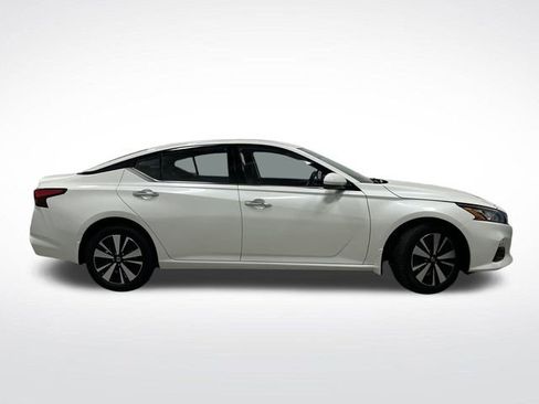 Used 2020 Nissan Altima 2.5 SV image 2