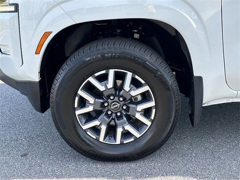 Certified 2024 Nissan Frontier SL w/ Technology Package image 12