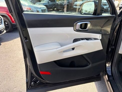 Used 2023 Kia Sorento S w/ Panoramic Sunroof Package FWD image 12