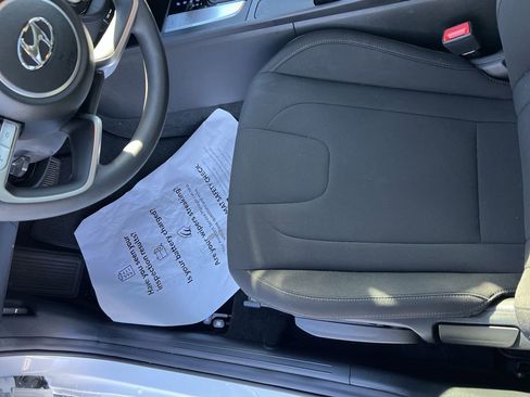 Used 2023 Hyundai Elantra SEL image 16