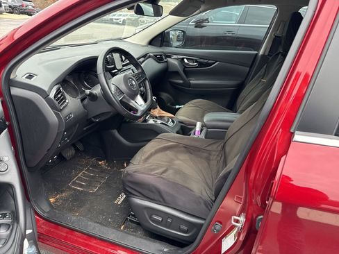 Used 2022 Nissan Rogue Sport SV w/ Technology Package image 5