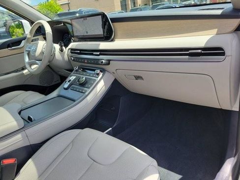 Used 2024 Hyundai Palisade Limited FWD image 13