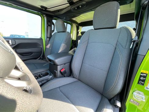 New 2025 Jeep Gladiator Sport image 23