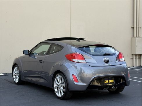 Used 2013 Hyundai Veloster w/ Style Pkg FWD image 4